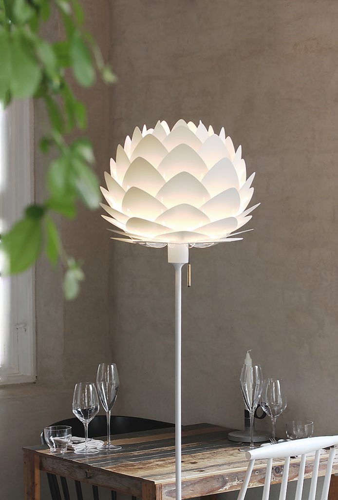 floralna-stolna-lampa-mobel-land-domnakvadrat