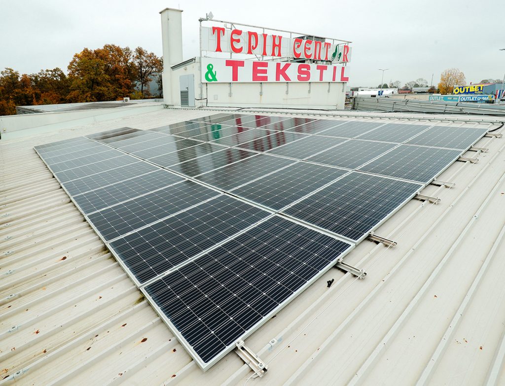 solarni-paneli-krov-tepih-centar-domnakvadrat