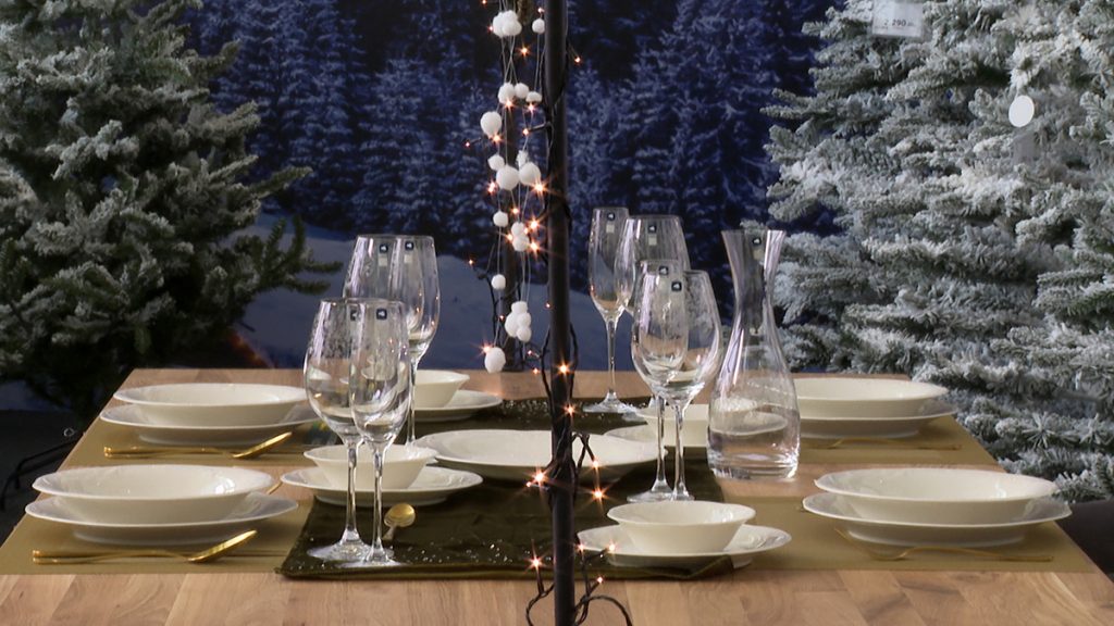 čaše-novogodišnji-stol-lesnina-xxxl-domnakvadrat
