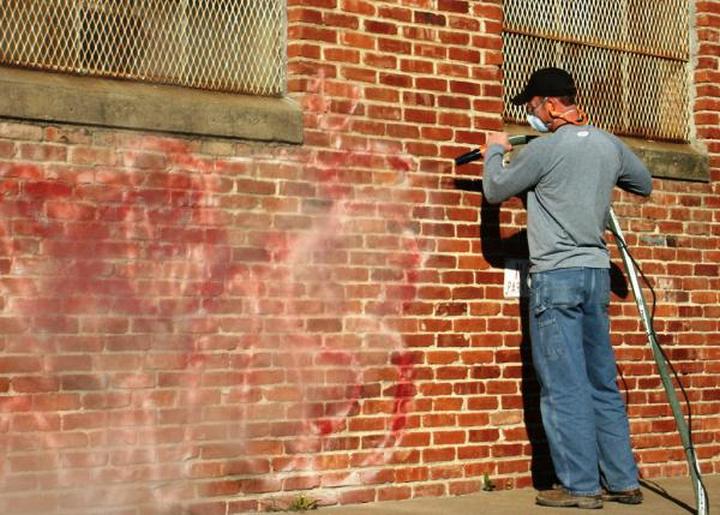 ciscenje-zida-od-grafita-dom2-domnakvadrat