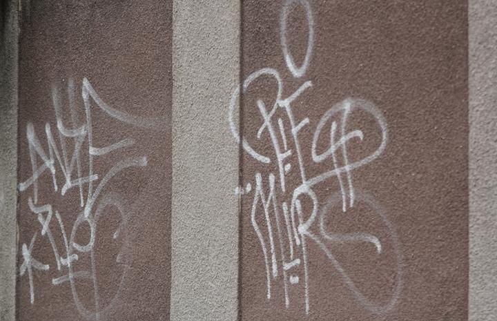 grafiti-na-ulici-7-dom2-domnakvadrat