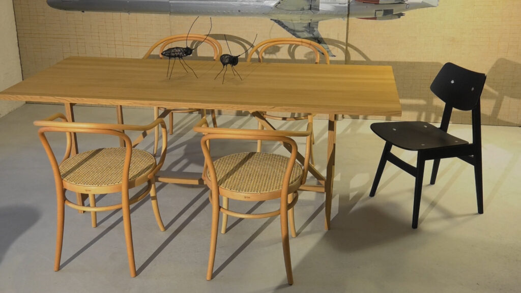 drveni-stol-i-stolice-skandinavski-dizajn