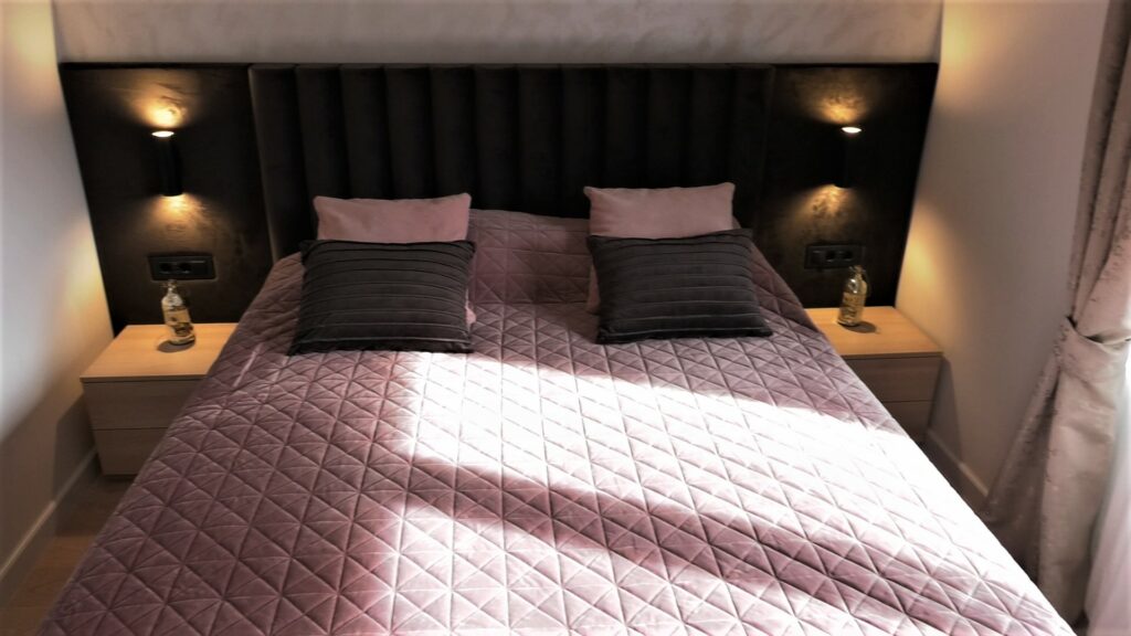spavaća-soba-rozo-siva-kombinacija stilova
