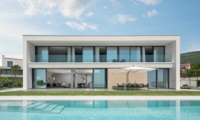 vila pored bazena baumit bijela fasada