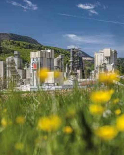 Smanjenje CO₂ emisija i održiva gradnja: baumit tvornica u polju cvijeća