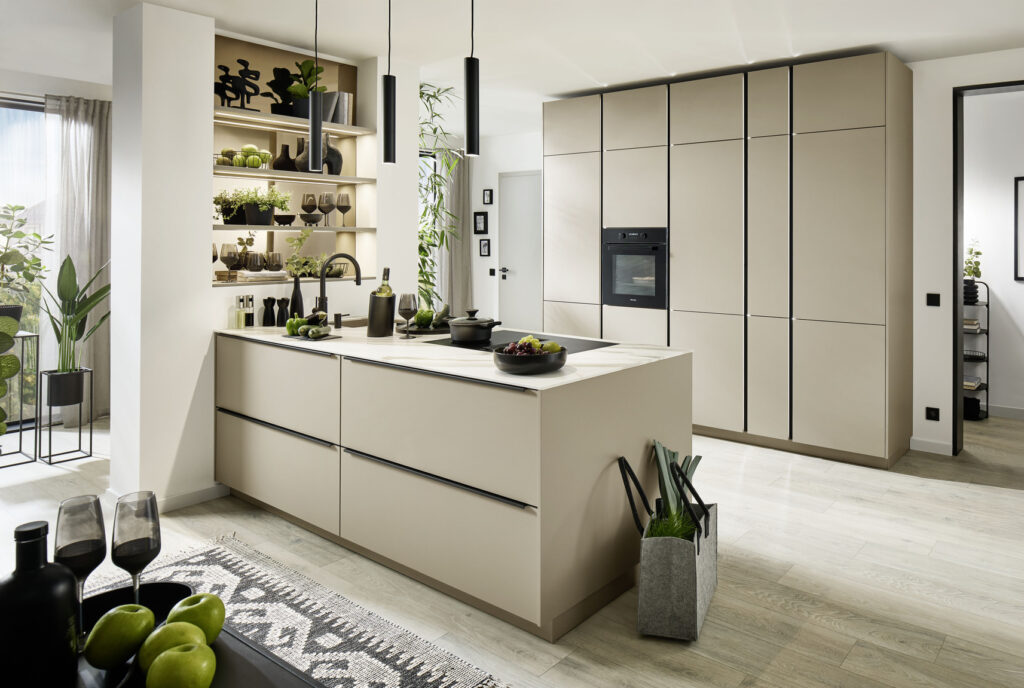 lesnina kuhinja bež boje lijepo osvjetljenja