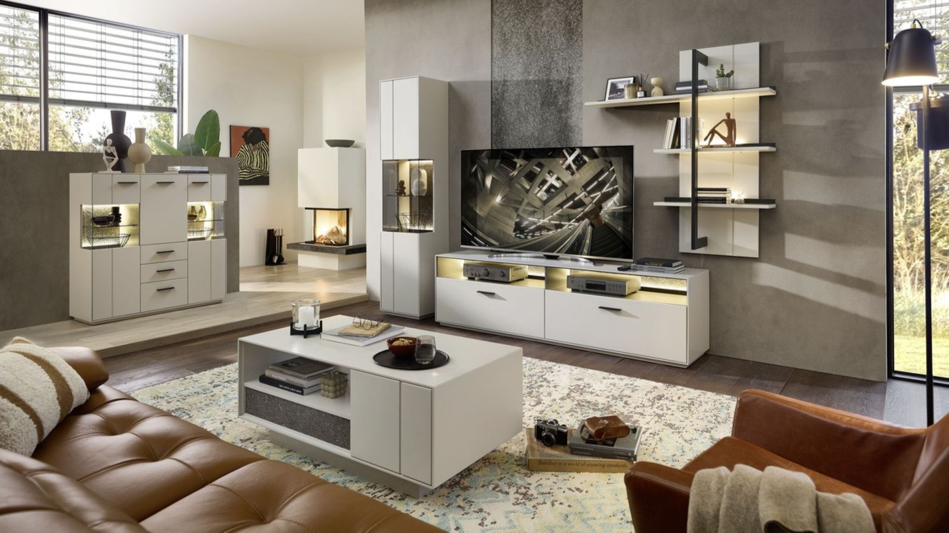 Sezona popusta LESNINAxxxl novel regal za dnevni boravak