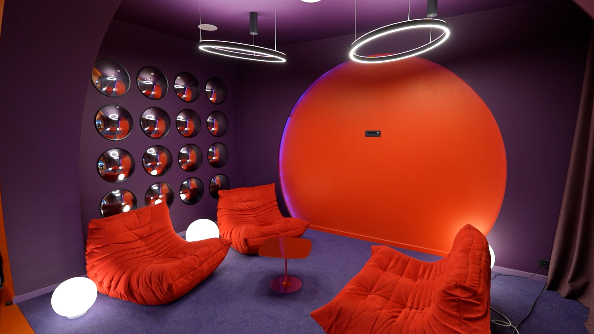 Retro futuristički ured