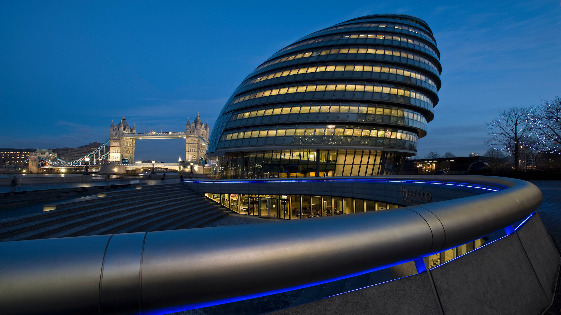 city hall London at night