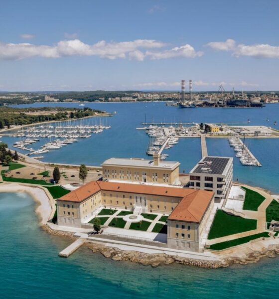 baumit multistar popravljena fasada dvorca - na poluotoku na moru