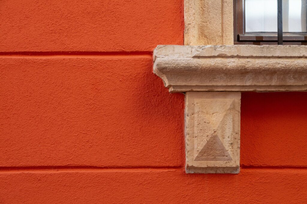 Gradska palaća Općine Bale
 Baumit multi star obnovljena narančasta fasada 