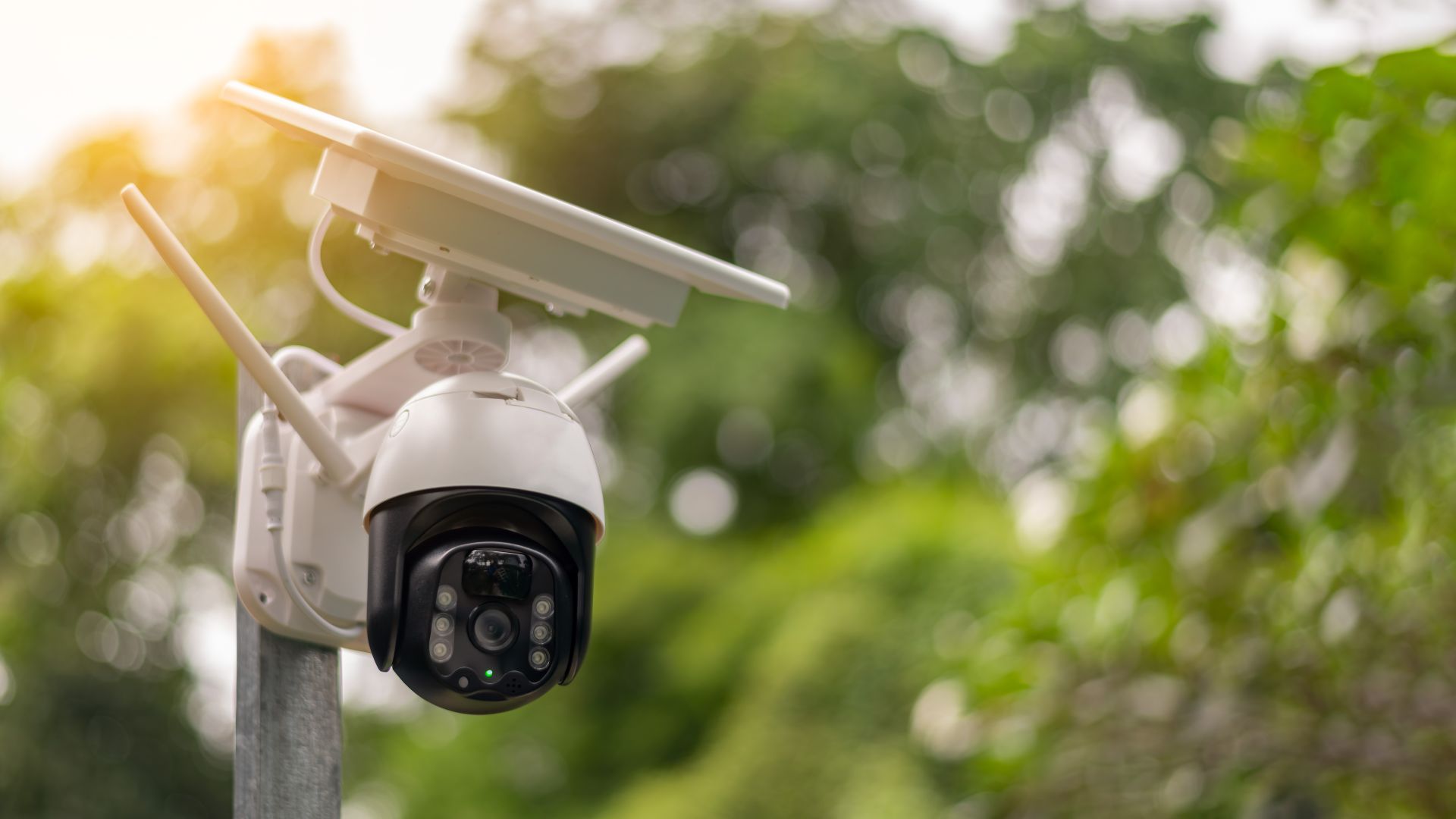 bijela solarna kamera