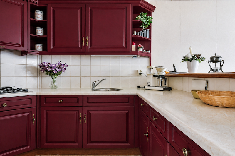 Kuhinjski elementi nakon bojanja u bordo nijansu