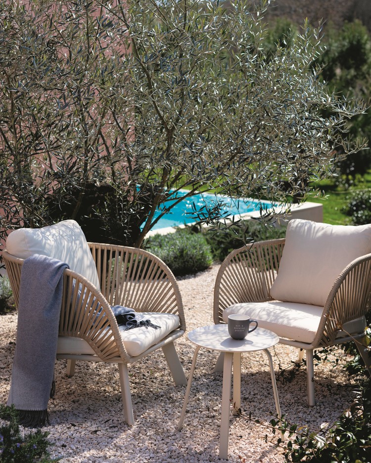 vrtni namještaj u vrtu s bazenom lesnina-boje i ideje za uređenje prostora