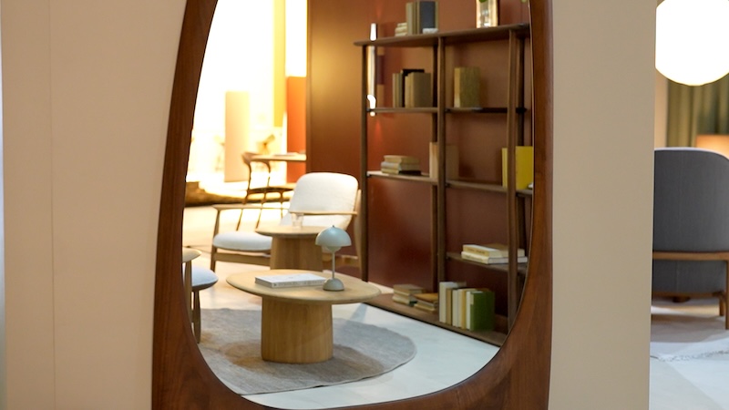 pogled kroz artisan ogledalo na milanskom salone del mobile 2025