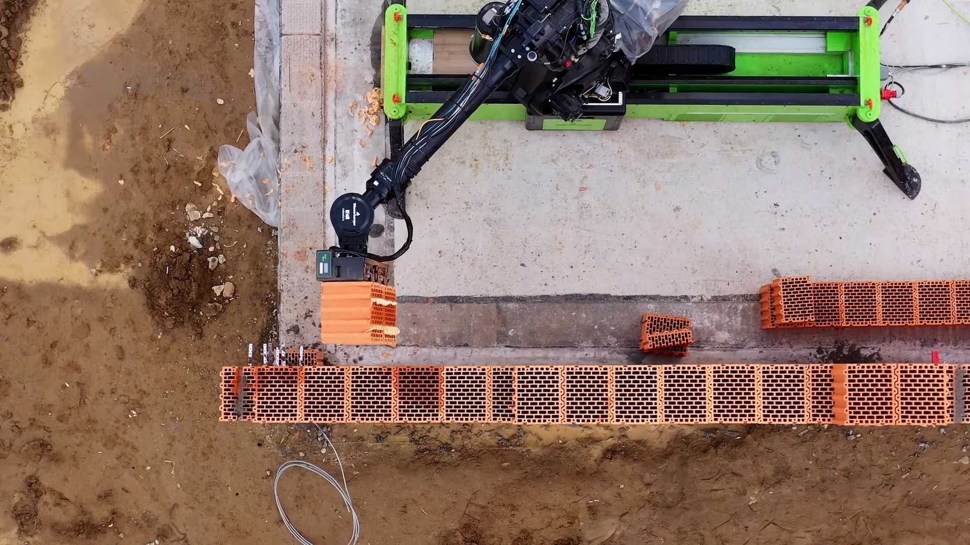 robot gradi postavlja cigle na promoarh 2026